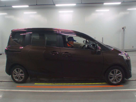 2016 Toyota Sienta NSP170G[2]