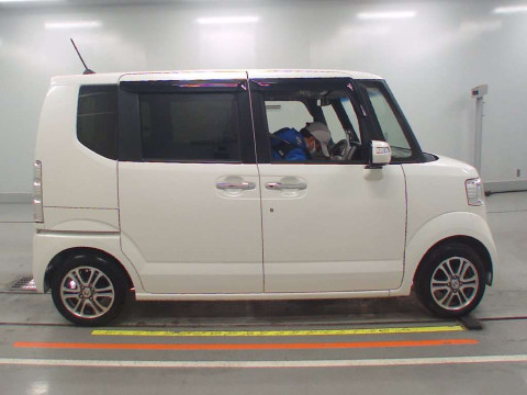 2017 Honda N-BOX JF1[2]