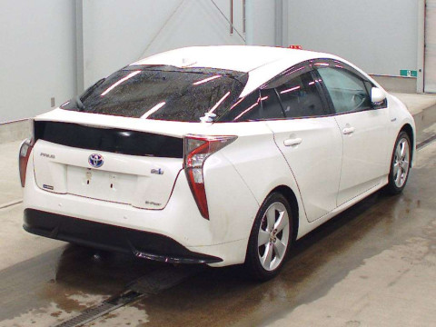 2016 Toyota Prius ZVW55[1]