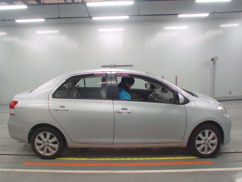 2010 Toyota Belta SCP92[2]