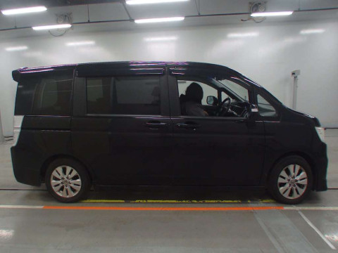 2011 Honda Step WGN Spada RK5[2]