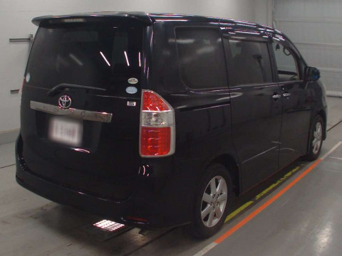 2010 Toyota Noah ZRR70W[1]