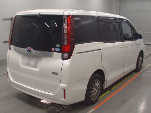 2015 Toyota Noah ZWR80G[1]