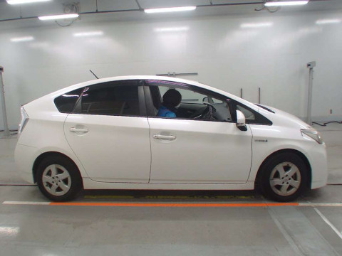 2010 Toyota Prius ZVW30[2]