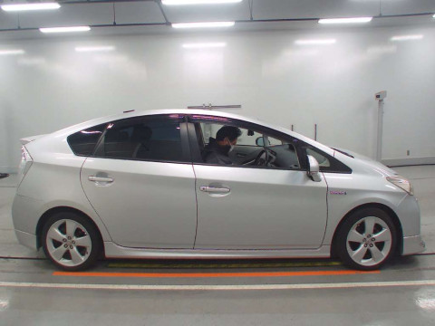 2013 Toyota Prius ZVW30[2]