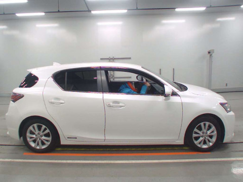 2014 Lexus CT ZWA10[2]