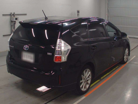 2012 Toyota Prius alpha ZVW40W[1]