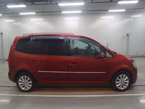 2012 Volkswagen Golf Touran 1TCAV[2]