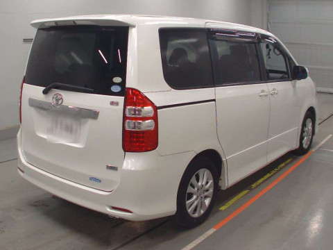 2012 Toyota Noah ZRR70W[1]