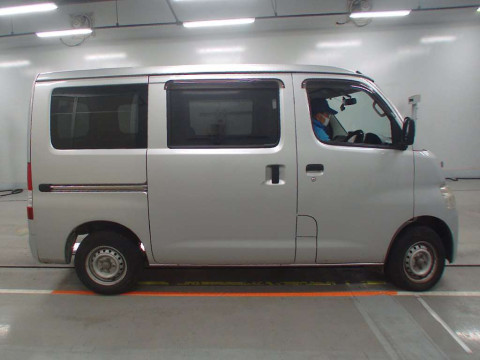 2015 Toyota Townace Van S402M[2]