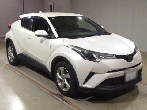 2017 Toyota C-HR NGX50[2]