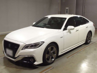 2019 Toyota Crown Hybrid