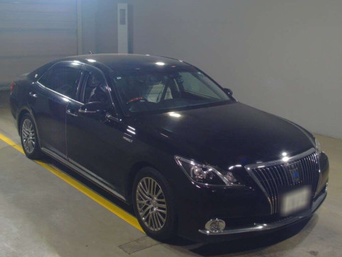 2017 Toyota Crown Majesta GWS214[2]