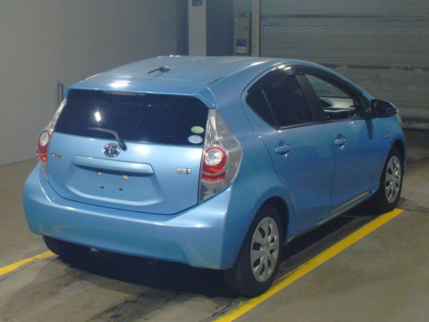 2014 Toyota Aqua NHP10[1]