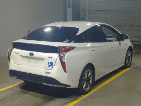 2016 Toyota Prius ZVW51[1]