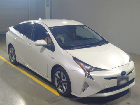 2016 Toyota Prius ZVW51[2]