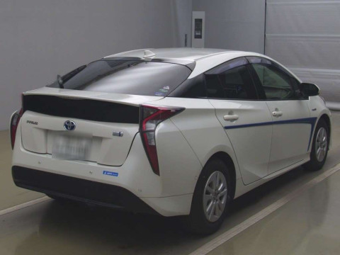 2016 Toyota Prius ZVW50[1]