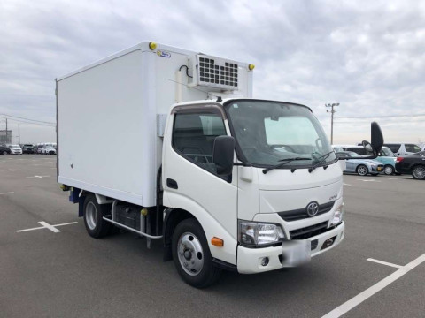 2018 Toyota Dyna Truck XZU605[2]