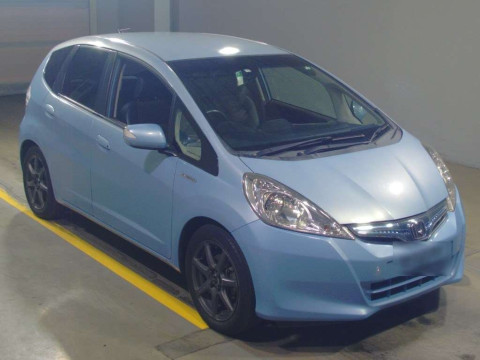 2013 Honda Fit Hybrid GP1[2]