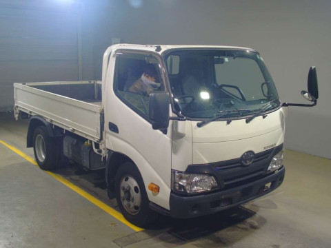 2017 Toyota Toyoace Truck XZU605[2]