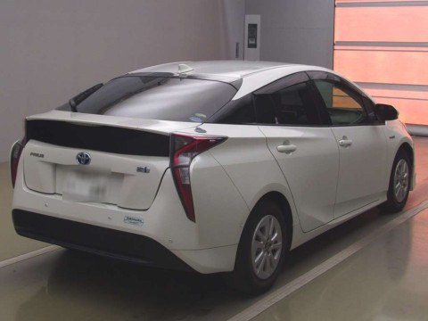 2017 Toyota Prius ZVW50[1]