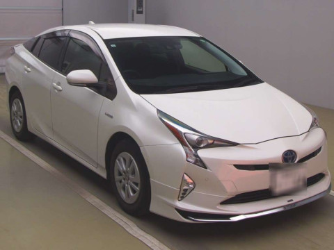 2017 Toyota Prius ZVW50[2]