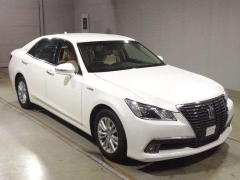 2013 Toyota Crown Hybrid AWS210[2]