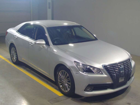 2013 Toyota Crown GRS210[2]