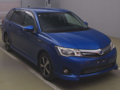 2013 Toyota Corolla Fielder NKE165G[2]