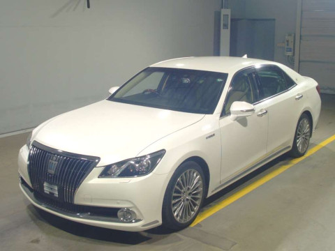 2014 Toyota Crown Majesta GWS214[0]