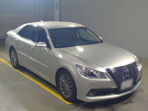 2013 Toyota Crown Hybrid AWS210[2]