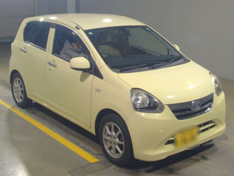 2013 Daihatsu Mira es LA300S[2]