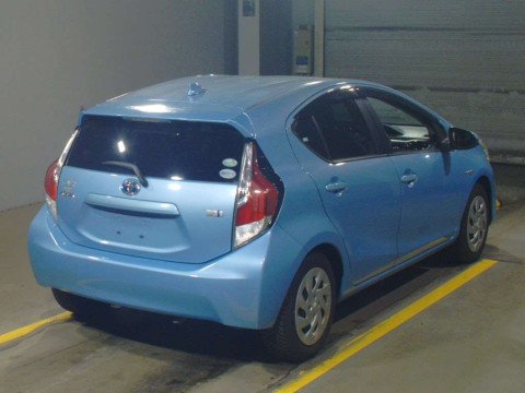 2016 Toyota Aqua NHP10[1]