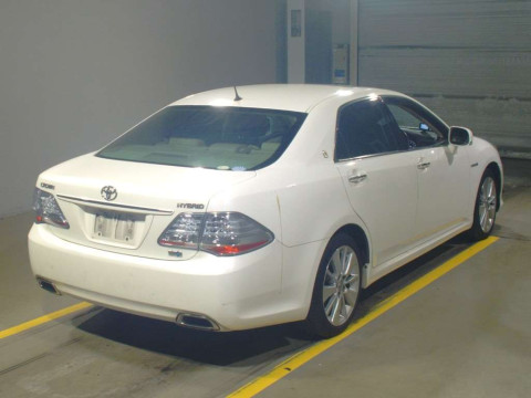 2010 Toyota Crown Hybrid GWS204[1]