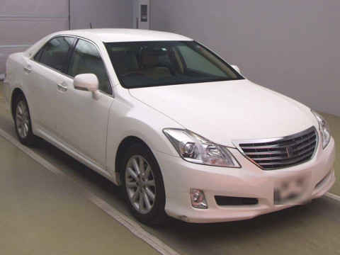 2010 Toyota Crown GRS200[2]