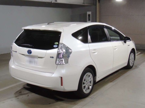 2012 Toyota Prius alpha ZVW41W[1]