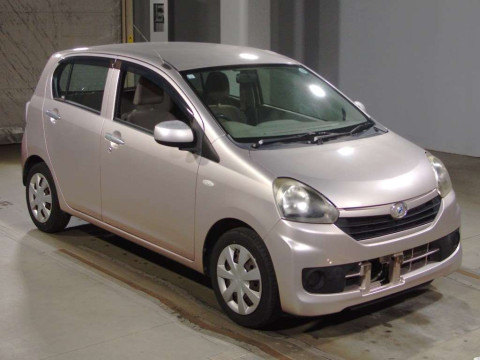 2015 Daihatsu Mira es LA300S[2]