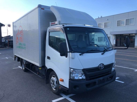 2016 Toyota Dyna Truck XZU710[2]