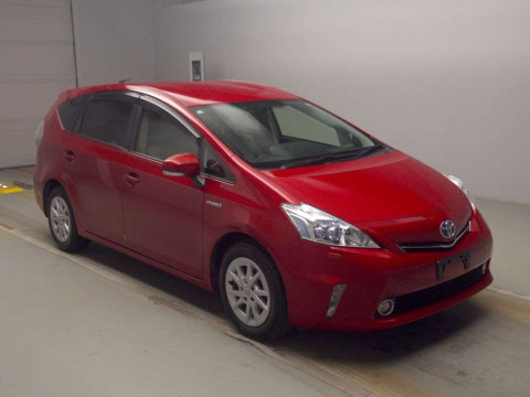 2012 Toyota Prius alpha ZVW40W[2]