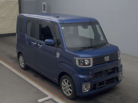 2017 Daihatsu Wake LA700S[2]