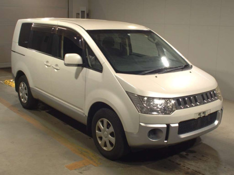 2012 Mitsubishi Delica D5 CV2W[2]