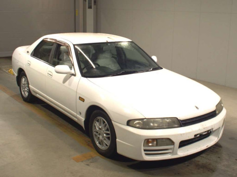 1998 Nissan Skyline HR33[2]