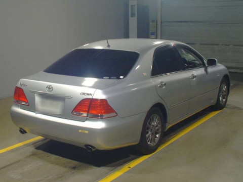 2005 Toyota Crown GRS180[1]