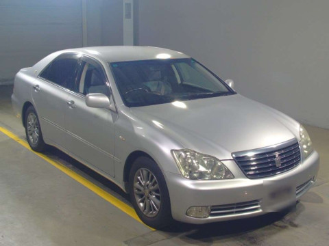 2005 Toyota Crown GRS180[2]