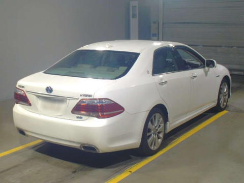 2010 Toyota Crown Hybrid GWS204[1]