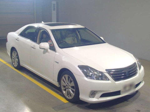 2010 Toyota Crown Hybrid GWS204[2]