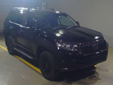 2022 Toyota Land Cruiser Prado TRJ150W[2]