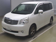 2013 Toyota Noah