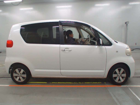 2006 Toyota Porte NNP11[2]