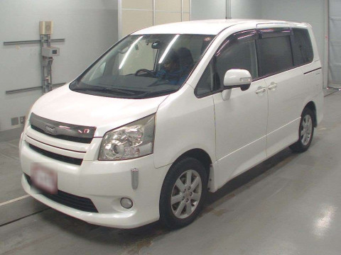 2010 Toyota Noah ZRR70W[0]